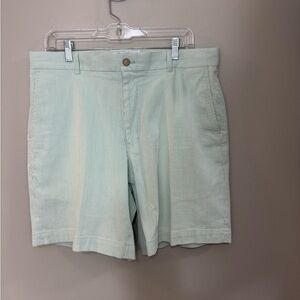 Men's Southern Tide Light Green Striped Flat Front Shorts. Size 35